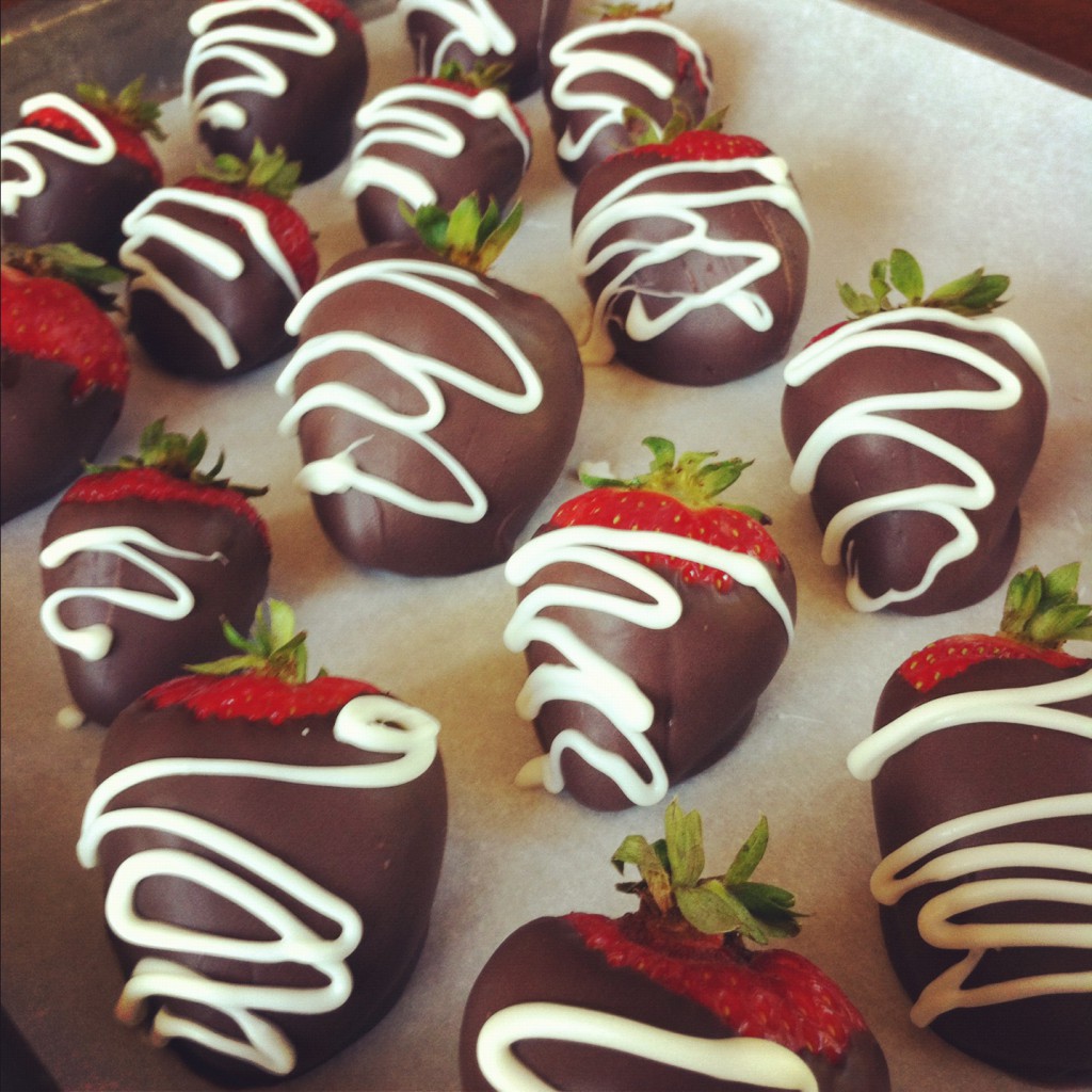 chocolate covered strawberries via @jennyonthespot | jennyonthespot.com