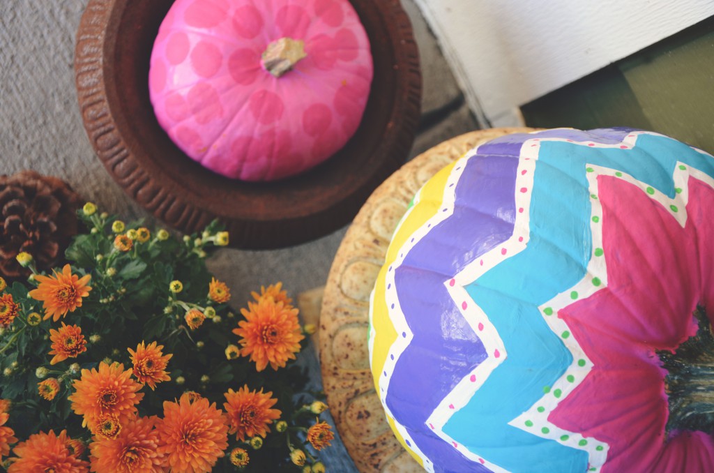 How To Paint A Pumpkin via @jennyonthespot | jennyonthespot.com