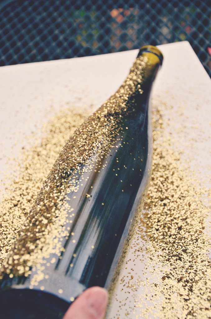 glittering the wine bottle via @jennyonthespot